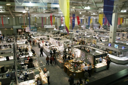 AGTA convention floor, booths, and dealers