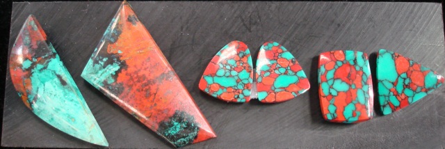 Natural Sonora chrysocolla (left x2) beside Simulant (right x2)